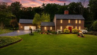 32 Sandown Road, Danville, NH 03819