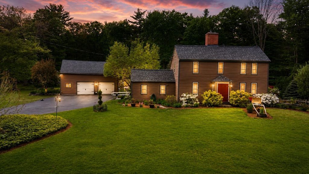 32 Sandown Road, Danville, NH 03819