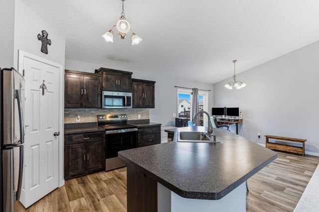925 Highview Loop SE, Pine City, MN 55063