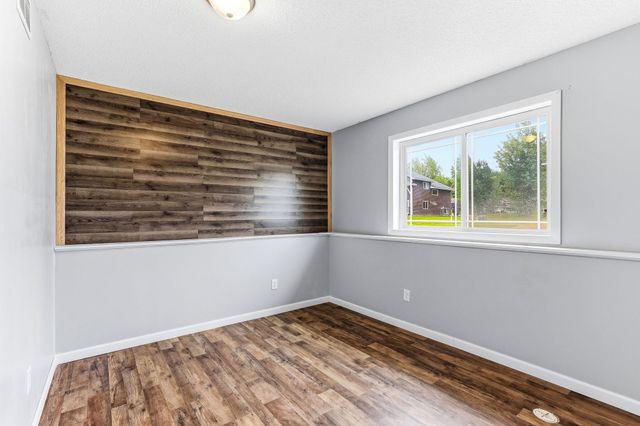 925 Highview Loop SE, Pine City, MN 55063