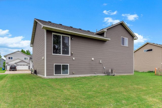 925 Highview Loop SE, Pine City, MN 55063