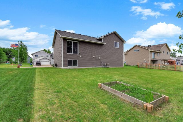925 Highview Loop SE, Pine City, MN 55063