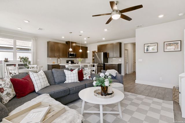 7350 Walkers Loop, Live Oak, TX 78233