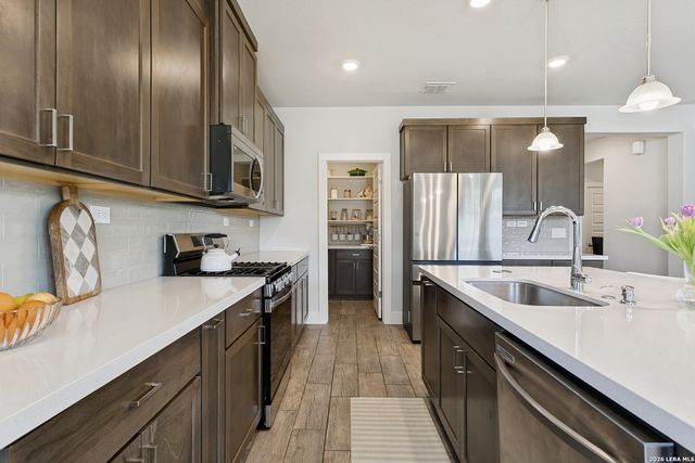 7350 Walkers Loop, Live Oak, TX 78233