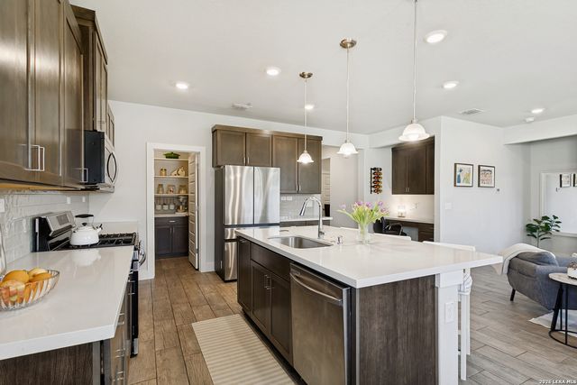 7350 Walkers Loop, Live Oak, TX 78233