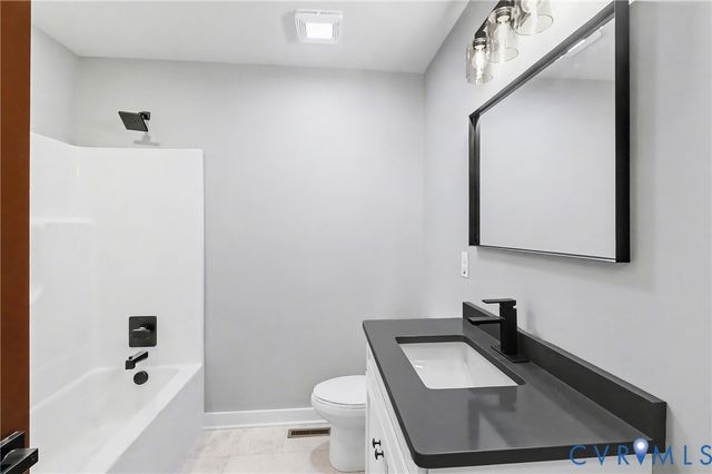 205 Zion Dr, Farmville, VA 23901