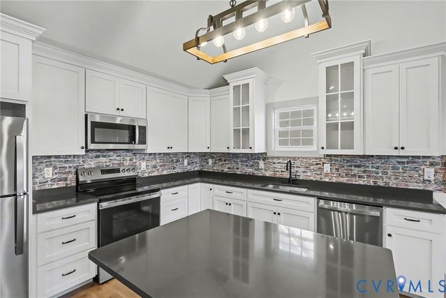 205 Zion Dr, Farmville, VA 23901