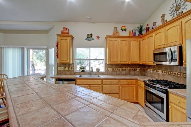 10538 Rock Hill Rd, Rough And Ready, CA 95975
