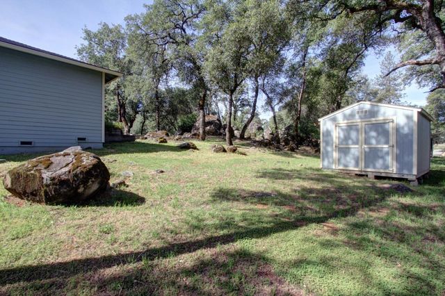 10538 Rock Hill Rd, Rough And Ready, CA 95975