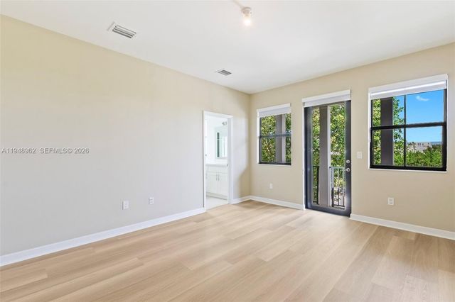 10429 NW 61st Ln, Doral, FL 33178