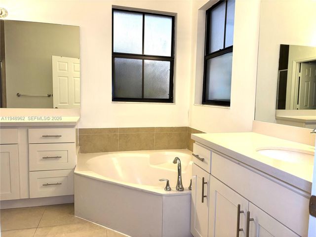 10429 NW 61st Ln, Doral, FL 33178