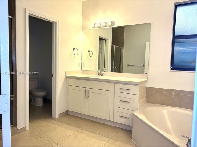 10429 NW 61st Ln, Doral, FL 33178