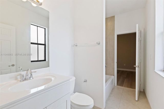 10429 NW 61st Ln, Doral, FL 33178