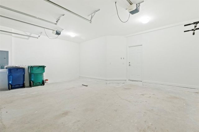 10429 NW 61st Ln, Doral, FL 33178