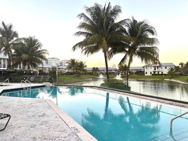 10429 NW 61st Ln, Doral, FL 33178