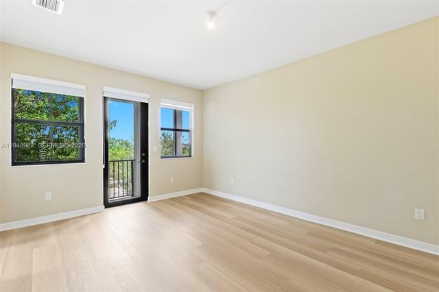 10429 NW 61st Ln, Doral, FL 33178