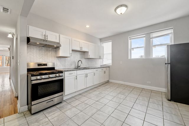 7515 S Essex Avenue 2, Chicago, IL 60649