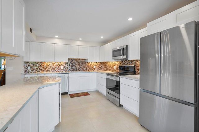 3677 Quail Ridge Drive N Bobwhite B, Boynton Beach, FL 33436