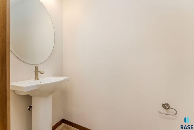 6148 S Bison Pl Place, Sioux Falls, SD 57108