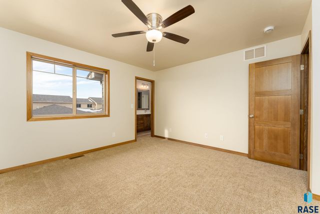 6148 S Bison Pl Place, Sioux Falls, SD 57108