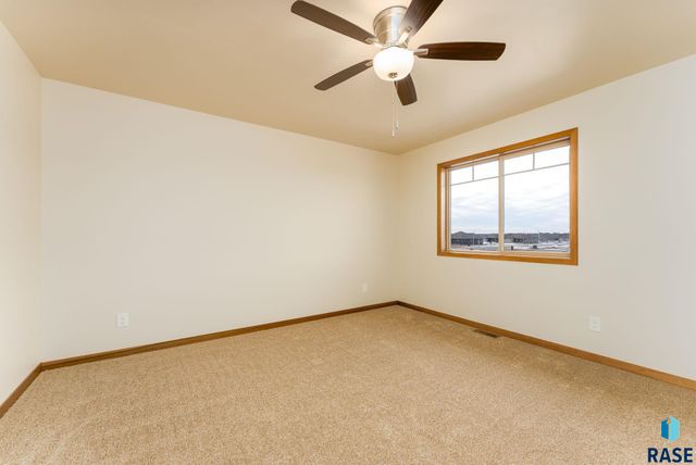 6148 S Bison Pl Place, Sioux Falls, SD 57108