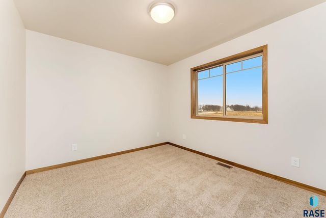 6148 S Bison Pl Place, Sioux Falls, SD 57108