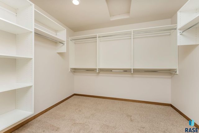 6148 S Bison Pl Place, Sioux Falls, SD 57108