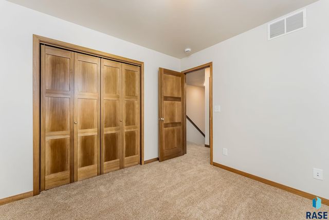 6148 S Bison Pl Place, Sioux Falls, SD 57108