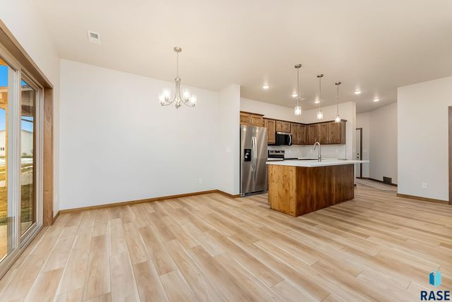 6148 S Bison Pl Place, Sioux Falls, SD 57108