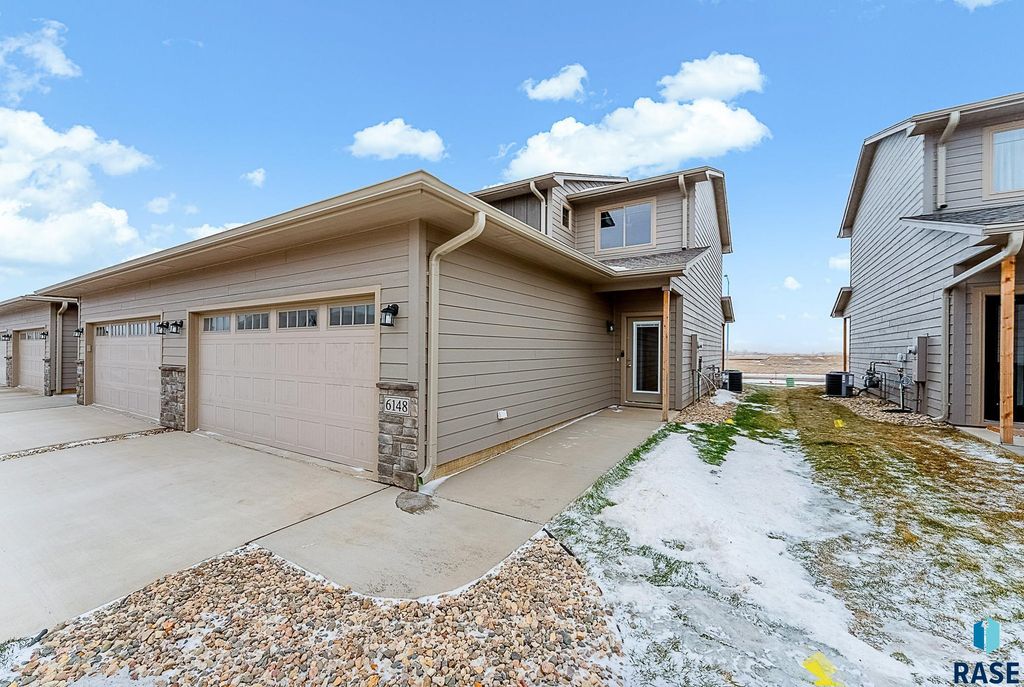 6148 S Bison Pl Place, Sioux Falls, SD 57108