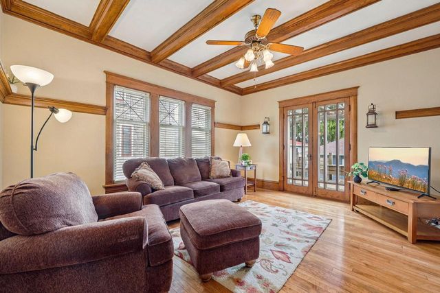 136 Teddy AVENUE, Hartford, WI 53027