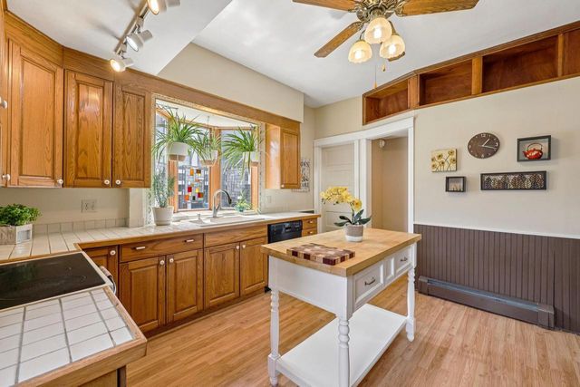 136 Teddy AVENUE, Hartford, WI 53027