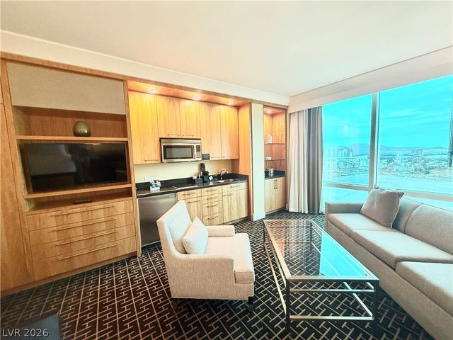 2000 North Fashion Show Drive 2309, Las Vegas, NV 89109