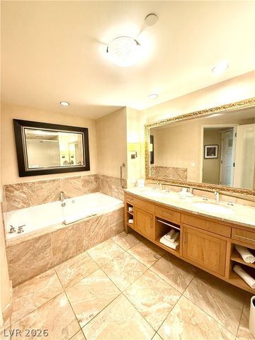 2000 North Fashion Show Drive 2309, Las Vegas, NV 89109