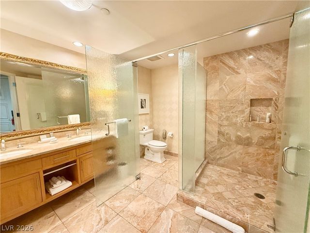 2000 North Fashion Show Drive 2309, Las Vegas, NV 89109