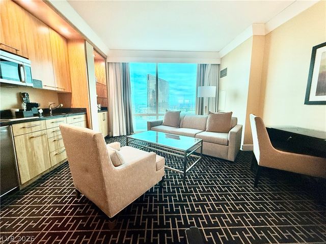 2000 North Fashion Show Drive 2309, Las Vegas, NV 89109