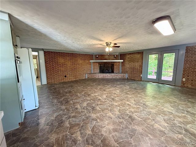 8739 River Rd, Lancaster, VA 22503