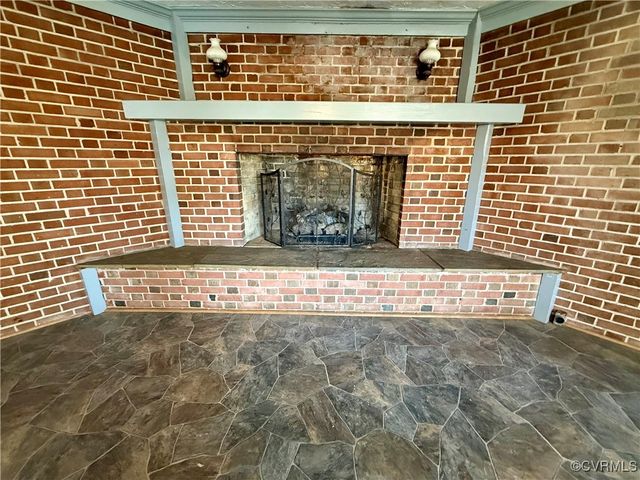 8739 River Rd, Lancaster, VA 22503