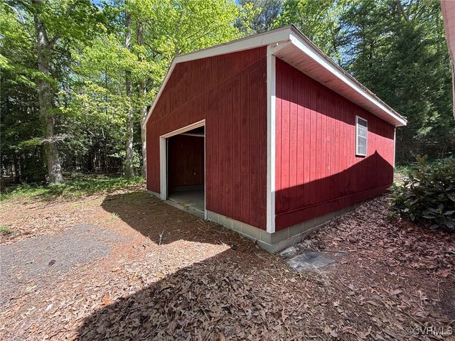 8739 River Rd, Lancaster, VA 22503