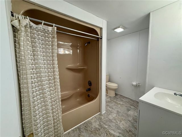 8739 River Rd, Lancaster, VA 22503