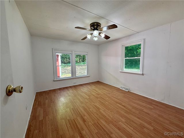 8739 River Rd, Lancaster, VA 22503