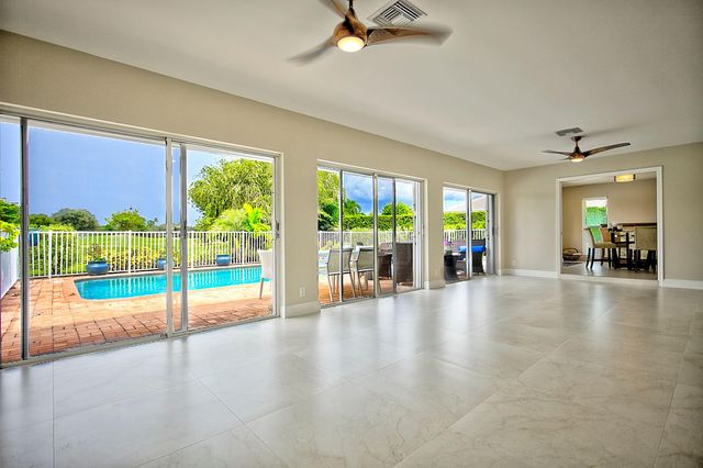 455 S Country Club Drive, Atlantis, FL 33462