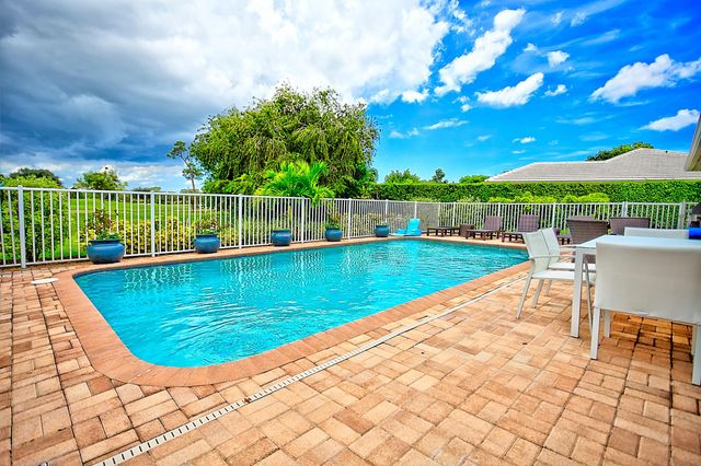 455 S Country Club Drive, Atlantis, FL 33462