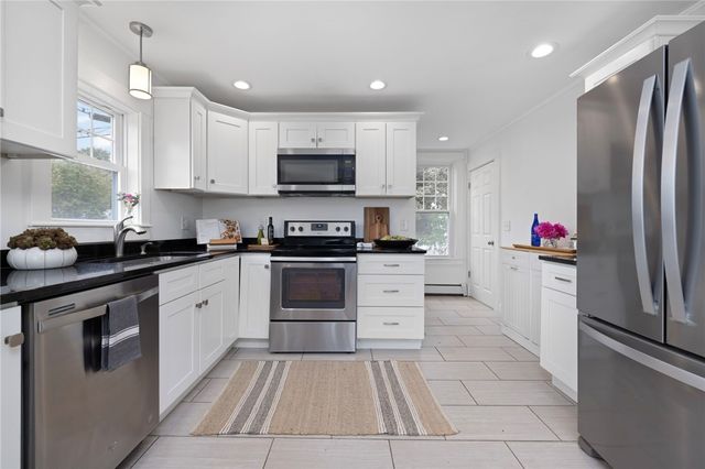 12 Blackwell Place, Newport, RI 02840