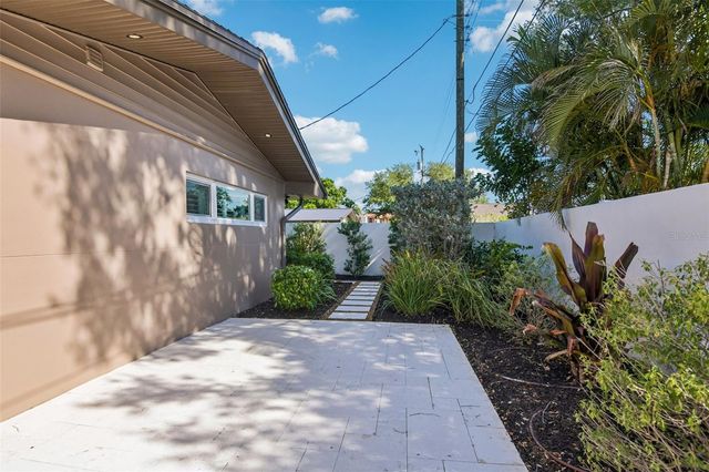 861 RAFAEL BOULEVARD NE, St Petersburg, FL 33704