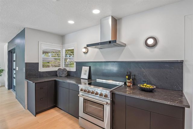 861 RAFAEL BOULEVARD NE, St Petersburg, FL 33704