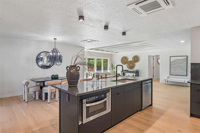 861 RAFAEL BOULEVARD NE, St Petersburg, FL 33704