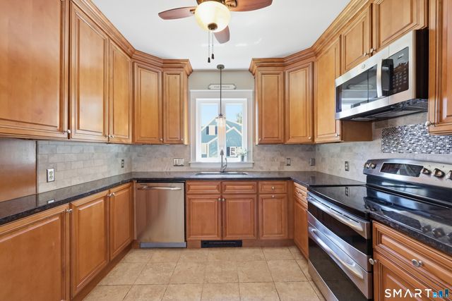 37 Broadview Street, Newington, CT 06111