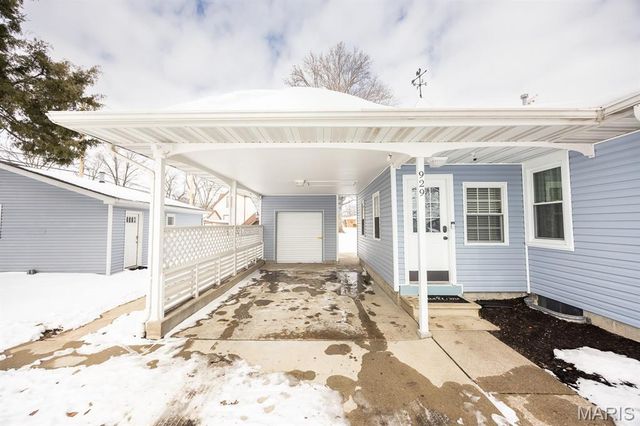 929 W South Street, Mascoutah, IL 62258