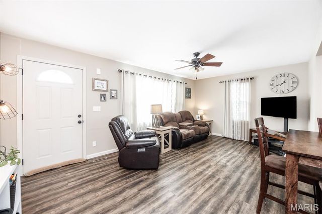 929 W South Street, Mascoutah, IL 62258